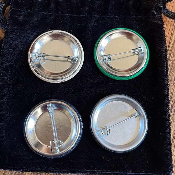 Hard Rock Cafe Pins - Picture 11 of 11